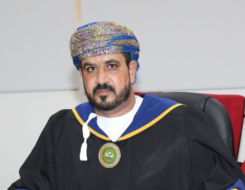 باحث يقيس أثر برنامج إثرائي في تنمية قدرات التفكير التباعدي والإبداع الوجداني لدى الطلبة