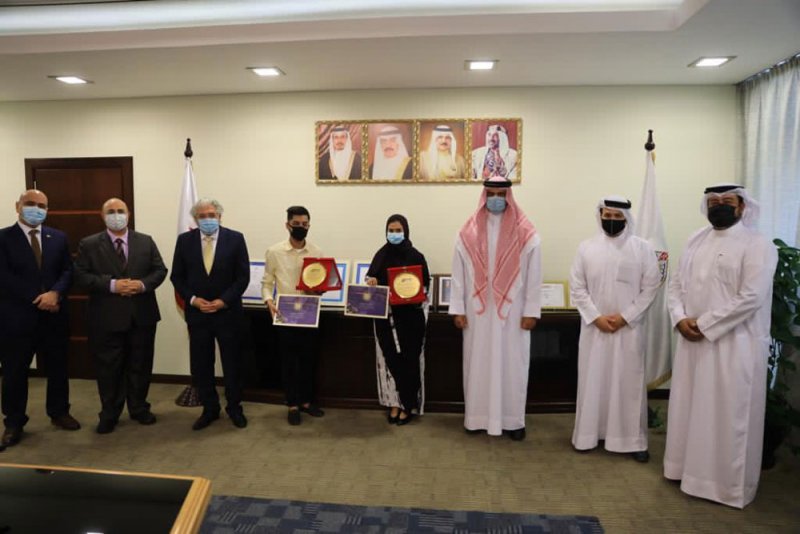 رئيس جامعة البحرين يشيد بإنجازات الطلبة وتميزهم