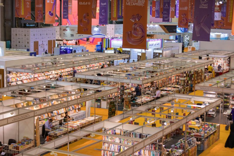 حاكم الشارقة يأمر بإعفاء جميع دور النشر من رسوم المشاركة في الشارقة للكتاب