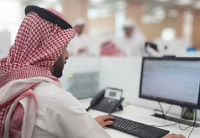 منح إجازة في يوم العمل الذي يقع بين إجازتين