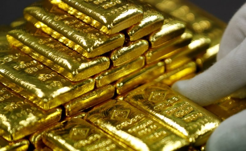 الذهب يقفز 1% مع عودة التركيز على السياسة النقدية الميسرة