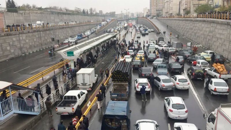 احتجاجات نوفمبر.. عقوبات أميركية تستهدف إيرانيين وكيانات متورطين