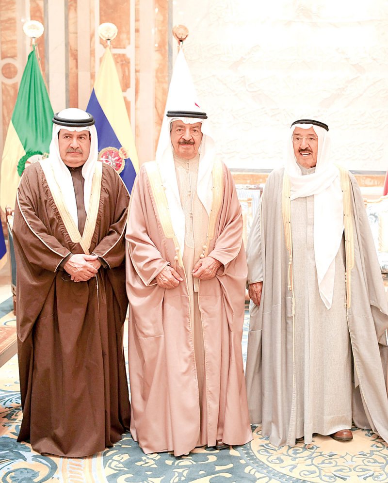 بالفيديو: إشادات دولية واسعة حظي بها رئيس الوزراء رحمه الله خلال مسيرته الحافلة بالعطاء