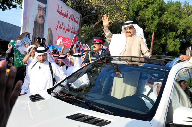بالفيديو: سمو رئيس الوزراء رحمه الله معنى الإنسانية واليد الحانية على أبناء البحرين