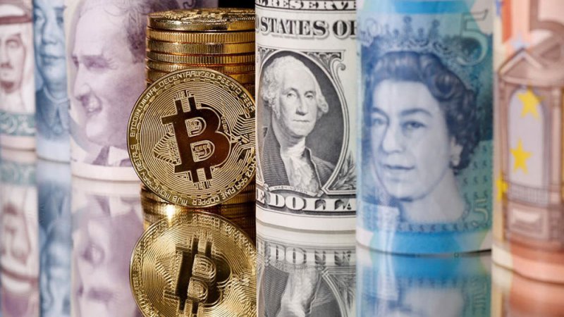 "بيتكوين" تخترق حاجز 16 ألف دولار لأول مرة منذ 3 سنوات