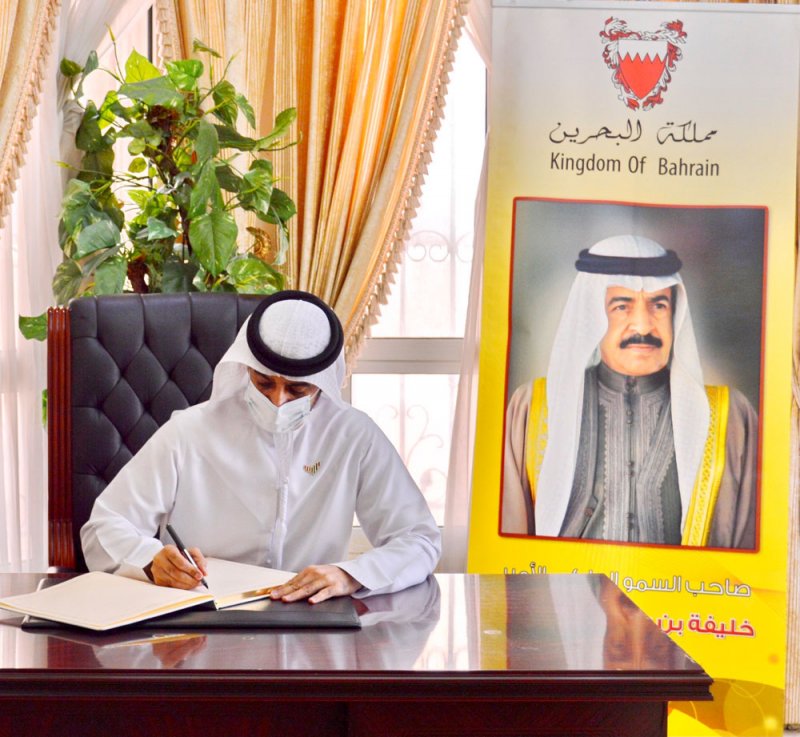 القنصلية العامة لمملكة البحرين في جدة تستقبل المعزين في وفاة الأمير الراحل