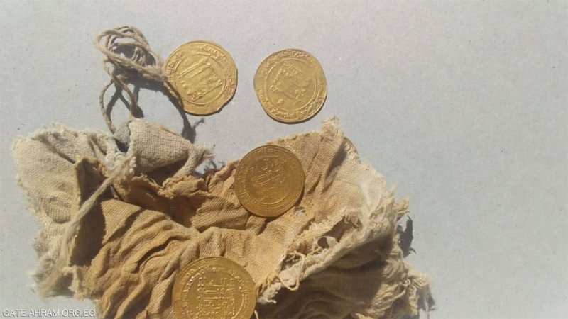 بالصور: العثور على "كنز عباسي" في مصر