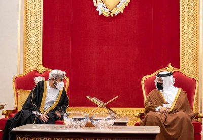 سمو ولي العهد رئيس الوزراء يستقبل صاحب السمو السيد فاتك بن فهر آل سعيد المبعوث الخاص لجلالة سلطان عمان والوفد المرافق له