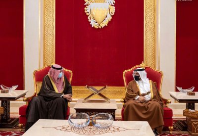 سمو ولي العهد رئيس الوزراء يستقبل رئيس مجلس الوزراء الكويتي للتعازي بوفاة سمو الأمير خليفة بن سلمان رحمه الله