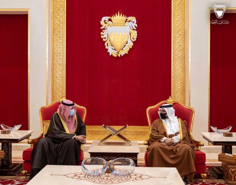 سمو ولي العهد رئيس الوزراء يستقبل رئيس مجلس الوزراء الكويتي للتعازي بوفاة سمو الأمير خليفة بن سلمان رحمه الله