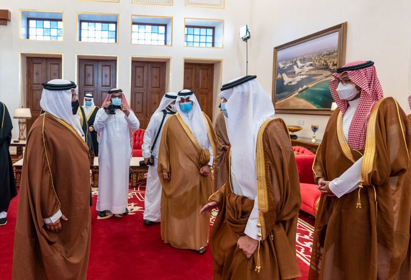 سمو ولي العهد رئيس الوزراء يستقبل أمير المنطقة الشرقية ونائبه