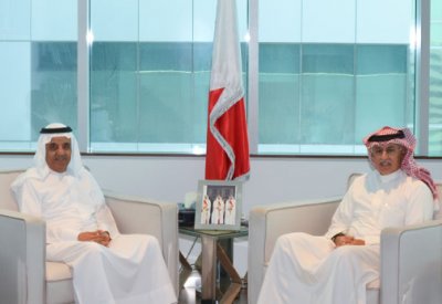 وزير الصناعة والتجارة والسياحة يستقبل رئيس مجلس إدارة بنك البحرين والكويت