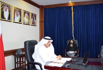 المشاركون في المؤتمر العام لمكتب التربية العربي لدول الخليج يقدمون تعازيهم في وفاة الأمير خليفة بن سلمان آل خليفة