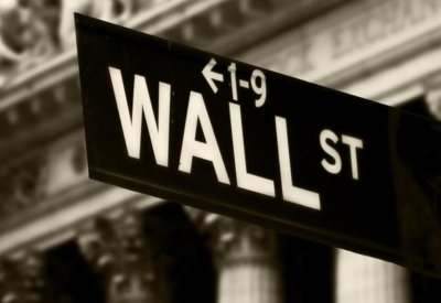 مؤشر S&P500 يحقق إغلاقا قياسيا والنفط يهبط بفعل ارتفاع حالات الإصابات بكورونا