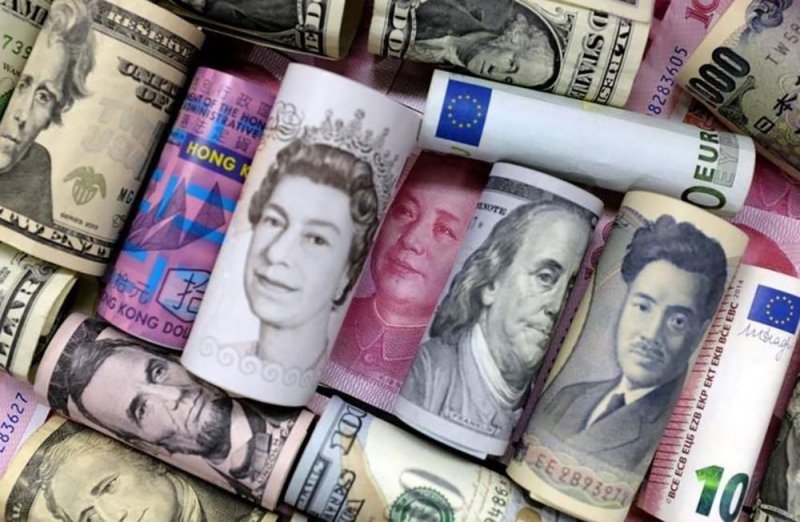الدولار يهبط مع انحسار دفعة اللقاح، والين بصدد أسوأ أسبوع منذ مارس