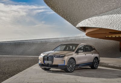 طراز BMW iX الأول على الإطلاق