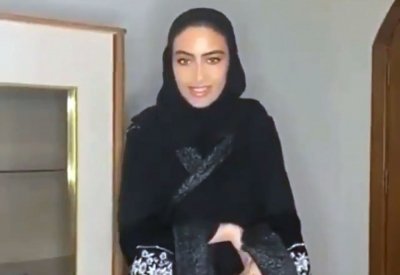 بالفيديو: مصممة سعودية تعرض عباية بسعر 5000 دينار!
