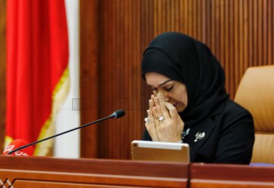 بالفيديو: فوزية زينل: فقدت البحرين والعالمين العربي والإسلامي قائداً حكيماً ورجل دولة عظيم