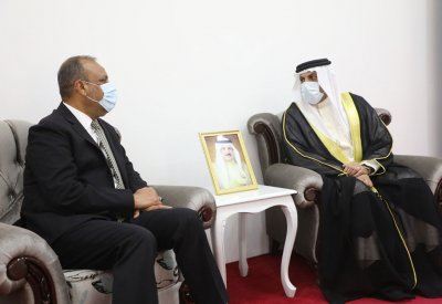 محافظ النجف يقدم التعازي في الأمير خليفة بن سلمان بقنصلية البحرين في النجف