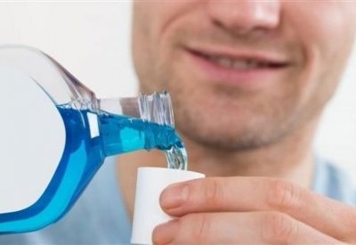 دراسة تكشف تأثيرا مذهلا لغسول الفم: يقتل كورونا في 30 ثانية