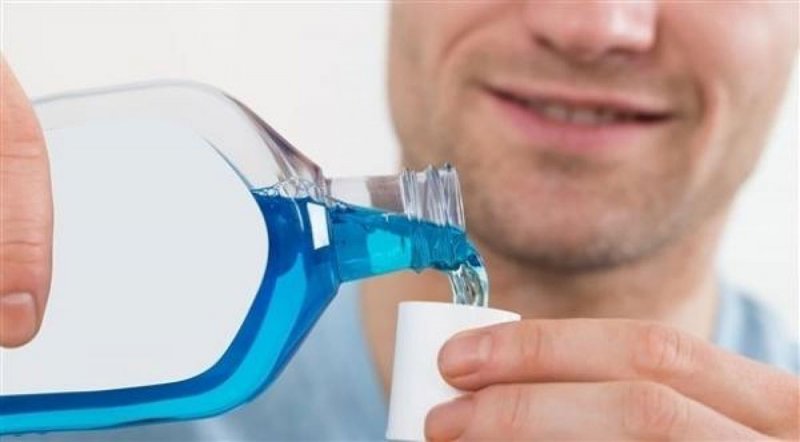دراسة تكشف تأثيرا مذهلا لغسول الفم: يقتل كورونا في 30 ثانية