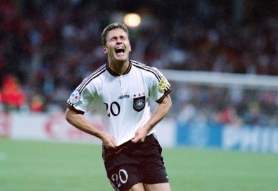 بيرهوف يؤكد بقاء لوف مع المنتخب الالماني رغم الهزيمة الثقيلة أمام إسبانيا