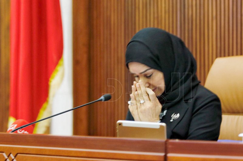 الدموع والحزن يخيمان على جلسة النواب