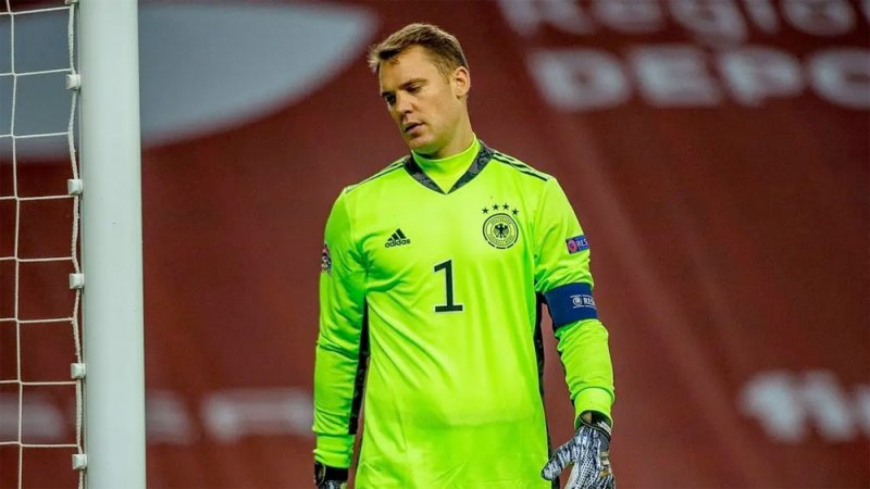 "المصدوم" نوير: منتخب ألمانيا فقد التواصل بين اللاعبين