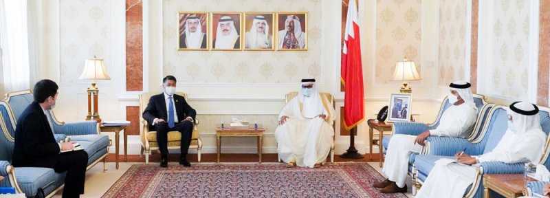 سعادة وزير الخارجية يستقبل سفير جمهورية كازاخستان المعين لدى مملكة البحرين