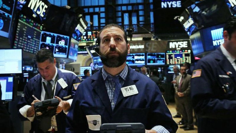 الأسهم الأميركية تهبط وسط مخاوف كورونا وطلبات إعانة البطالة