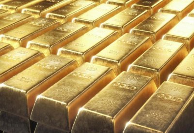 الذهب يصعد مع تراجع الدولار إلى أدنى مستوى في عامين