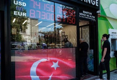 نزيف الاقتصاد التركي.. انخفاض كبير بالسياح وهبوط مستمر لليرة