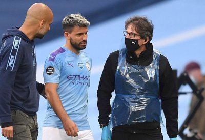 غوارديولا: يجب "الحذر" قبل إشراك أغويرو