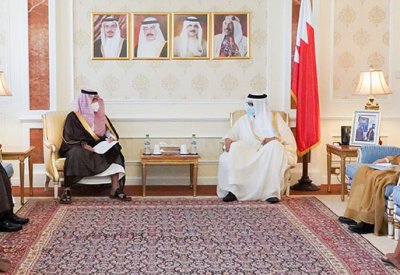 وزير الخارجية يستقبل سفير السعودية لدى البحرين