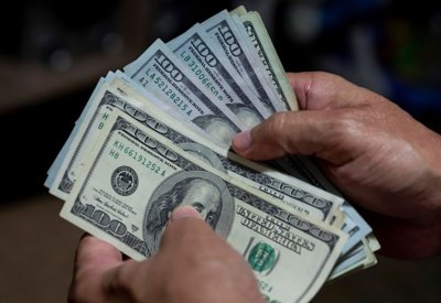 الدولار يسجل أقل مستوياته وتوقعات بتحول الأموال إلى أصول