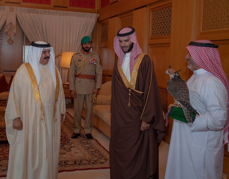 جلالة الملك المفدى يستقبل الشيخ خالد بن خليفة بن أحمد آل خليفة