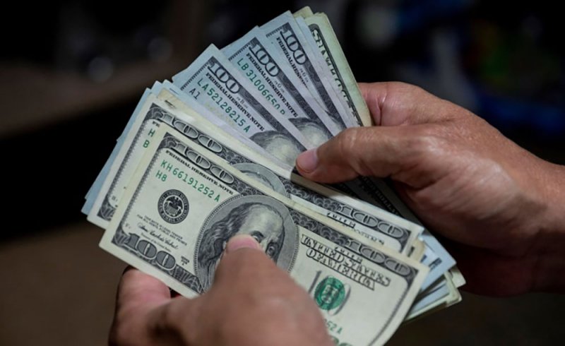 الدولار يسجل أقل مستوياته وتوقعات بتحول الأموال إلى أصول