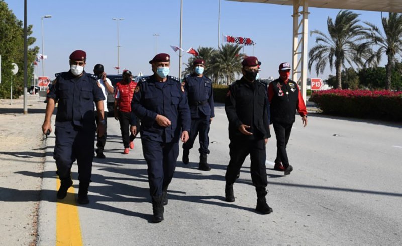 نائب رئيس الأمن العام يتفقد الاستعدادات الأمنية لاستقبال سباق الفورمولا 1
