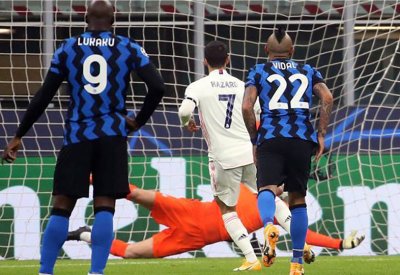 ريال مدريد يحبط إنتر بثنائية