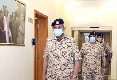 القائد العام يقوم بزيارة تفقدية لإحدى وحدات قوة دفاع البحرين