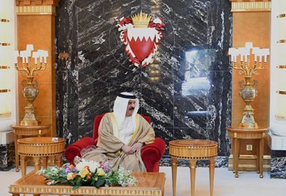 جلالة الملك المفدى يتسلم التقرير السنوي لأعمال مجلسي الشورى والنواب