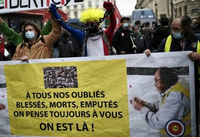 فرنسا.. جرح أكثر من 60 شرطيا بتظاهرات ضد قانون الأمن