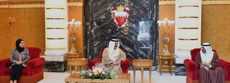 جلالة الملك المفدى يتسلم التقرير السنوي لأعمال مجلسي الشورى والنواب