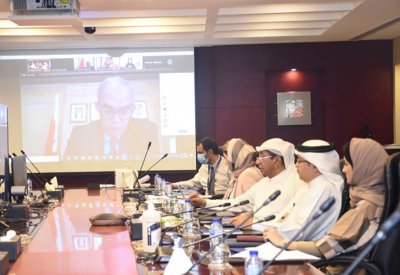 رئيس غرفة التجارة يشارك في جلسة نقاشية حول التشريعات ومستقبل الاقتصاد الوطني