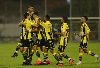 بالصور: الخالدية يضرب بالستة ويتأهل لثمن نهائي كأس الملك