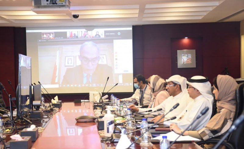 رئيس غرفة التجارة يشارك في جلسة نقاشية حول التشريعات ومستقبل الاقتصاد الوطني