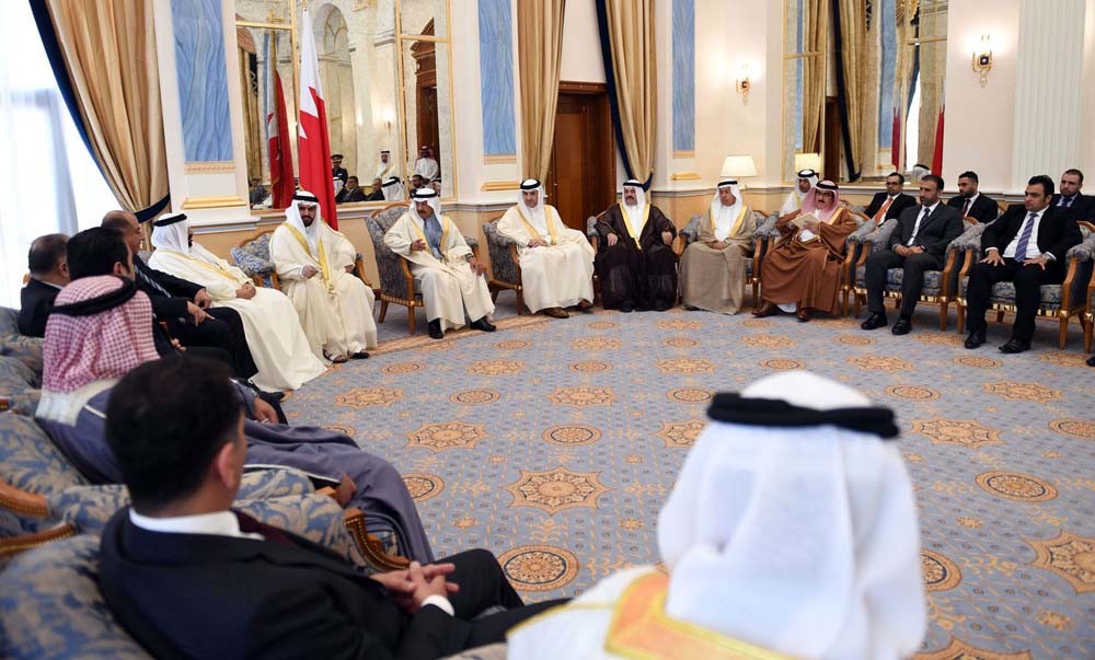 سمو الأمير مستقبلا نادييّ المنامة والمحرق