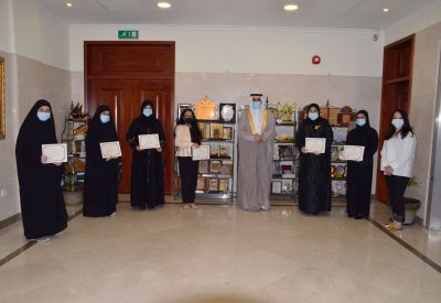 النعيمي يكرّم فريق ثانوية جدحفص للبنات لفوزه بالميدالية البرونزية في أولمبياد كوريا الدولي الخامس للشباب