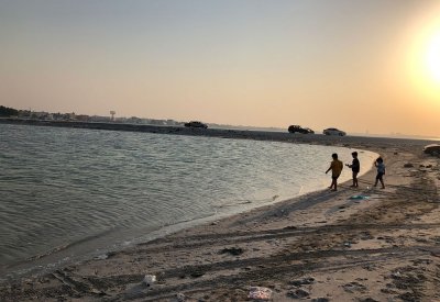 قاع البحر يبتلع مراهقين في سترة وعناية الله تنقذهما