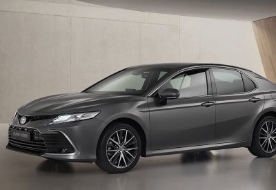 "تويوتا" تكشف النقاب عن أيقونتها Camry
